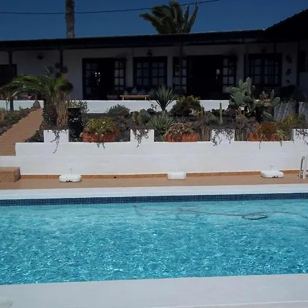 Sleeps 9 Pool Wifi 别墅 Mácher